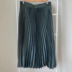 H&M Pleated Skirt in Green